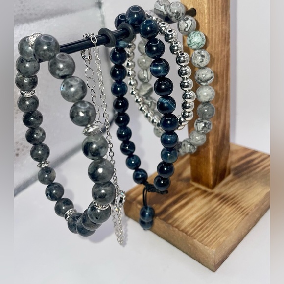 Stackable set of 3 beaded bracelets with 2 silver bracelets. Stretchy adjustable - Picture 11 of 14